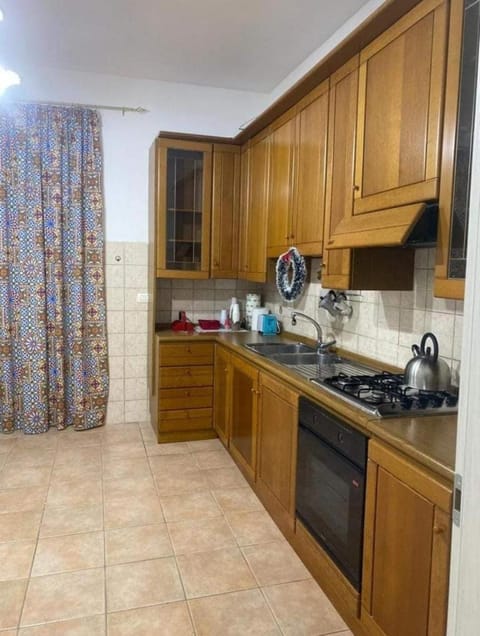 Kitchen or kitchenette, pet friendly, stove