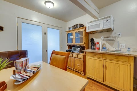Cozy Mesa Vacation Rental with Shared Yard and Hot Tub Haus in Chandler