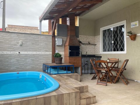 Casa Avenida Guaratuba Piscina Aquecida WFi Rápido TV Smart House in Guaratuba