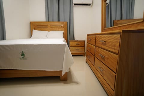 Bed, Photo of the whole room, Bedroom, air conditioner