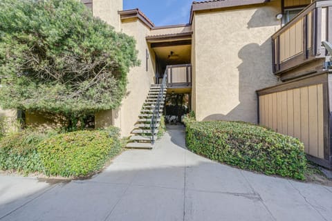 Cozy Fresno Condo with Balcony and Pool Access Apartment in Fresno