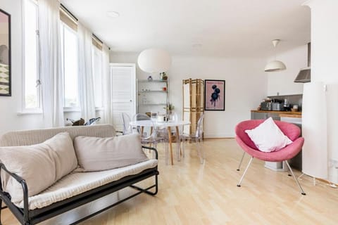 Gracefully chic and undeniably beautiful apartment-sustainable living Apartment in London Borough of Southwark