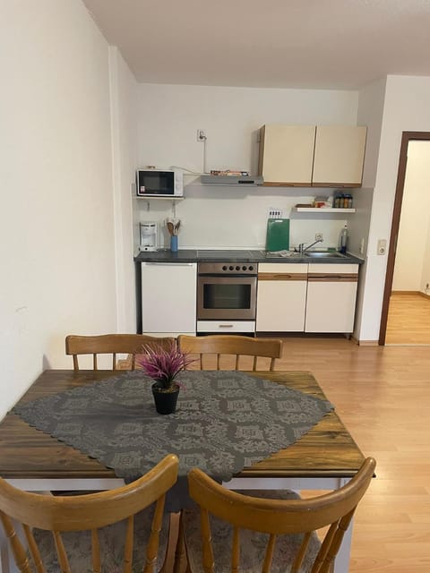 Kitchen or kitchenette, Dining area, minibar, pet friendly, stove