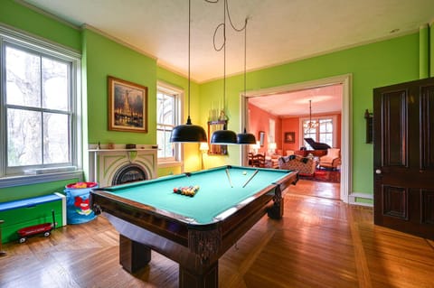Historic Chambersburg Home with Pool and Game Rooms! Casa in Chambersburg