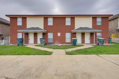 Quiet Killeen Townhome, 5 Mi to Fort Hood Shopping House in Killeen