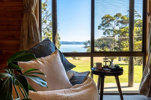 Coffee/tea facilities, Seating area, Beach, Mountain view, Sea view