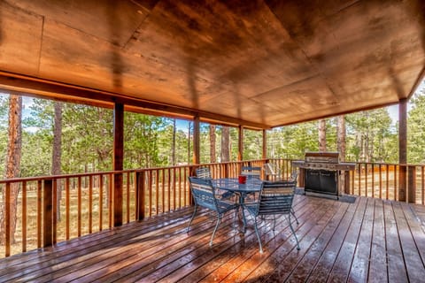Broken Spur: Beautiful Cabin with Level Entry and Soaring Ceilings in the Pines! Haus in Alto