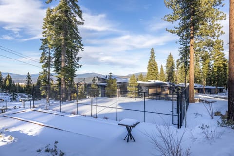 Stellar Ski In Ski Out # 2 Northstar Townhome, HOA Amenities House in Truckee