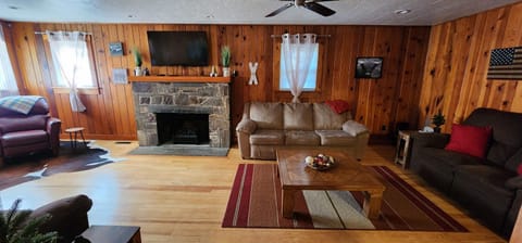 Cozy Surprise: Surprises Abound in this Cute 2 Bedroom With a Hot Tub! Casa in Ruidoso