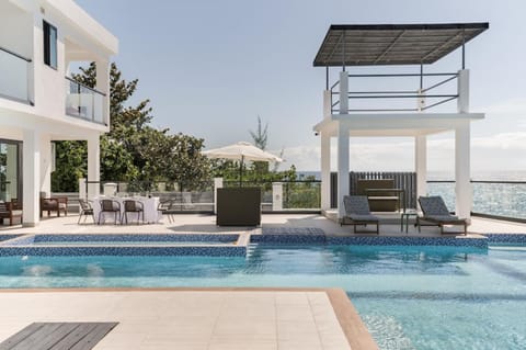 Oceanview lux Villa + Infinity pool, Chef & Butler Villa in Westmoreland Parish