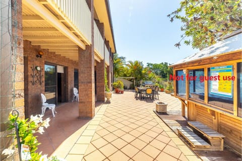 Casa Carinho, 24 Wallawa Rd - spectacular water views, pet friendly, air con and Wi-Fi House in Corlette