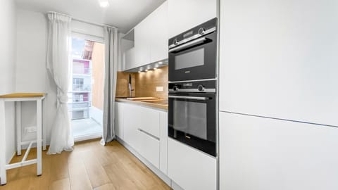 COLOC LAGON - Belle Colocation haut de gamme de 3 chambres / Proche Gare / Parking gratuit / Balcon / Wifi & Netflix Apartment in Annemasse