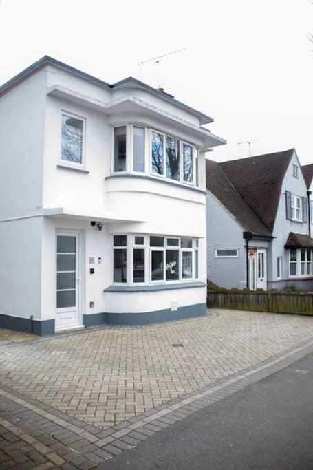 Coastal Haven in Leigh-on-Sea Apartment in Southend-on-Sea