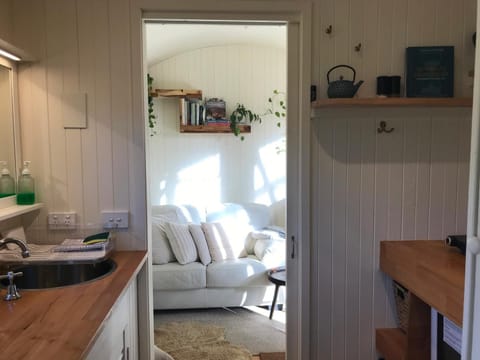 Kitchen or kitchenette, Seating area