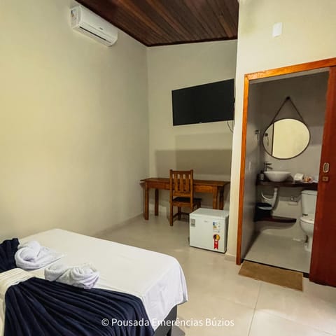 Bed, TV and multimedia, Bedroom, minibar, air conditioner