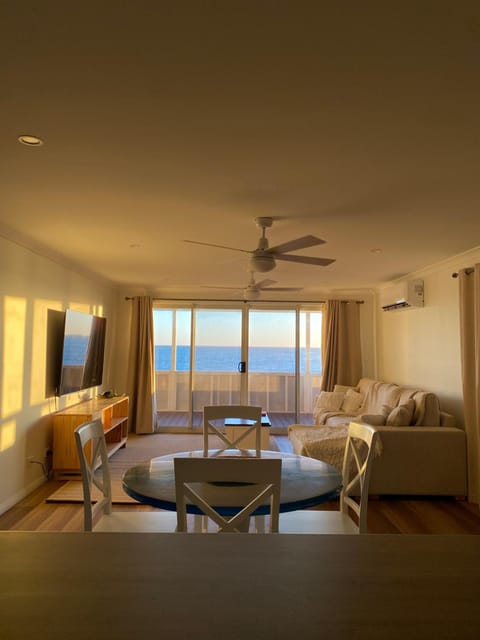 Living room, Dining area, Sea view