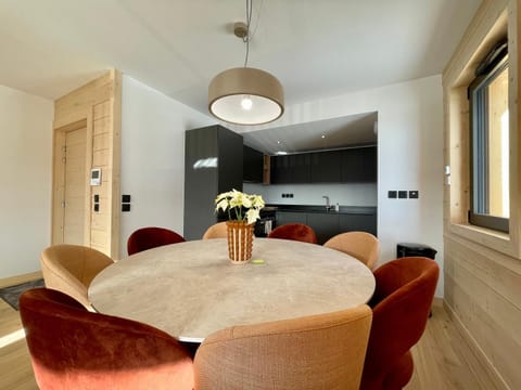 Dining area, kitchen