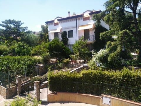 Facade/entrance, Garden view