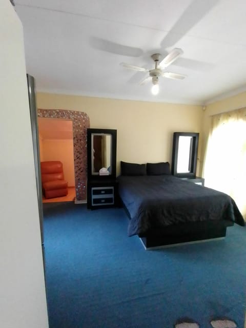 Lathitha guest house Vacation rental in Roodepoort