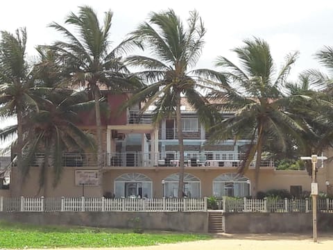 Oasis Beach Resort Hotel in Negombo