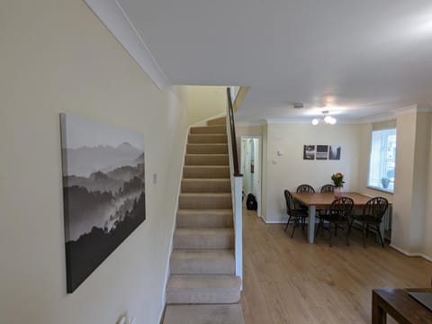 Guildford Townhouse with Parking Casa in Guildford