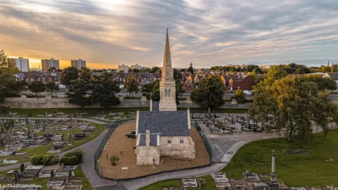 Property building, Nearby landmark, Neighbourhood, Natural landscape, Bird's eye view, City view, Landmark view, Street view, Location, Sunset