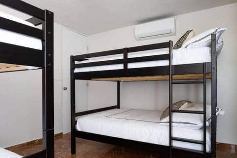 Bedroom, bunk bed, air conditioner