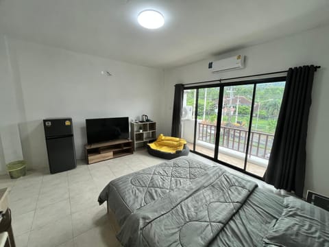 Bed, TV and multimedia, Photo of the whole room, Bedroom, air conditioner