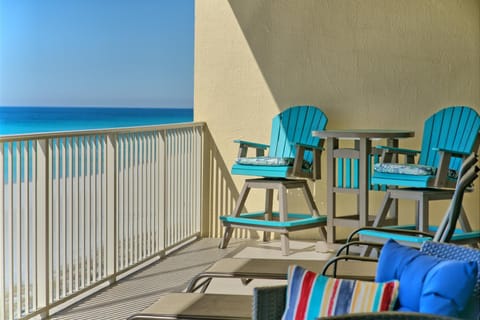 Oceanfront Paradise with Pool Access - 0606 condo Apartment in Lower Grand Lagoon