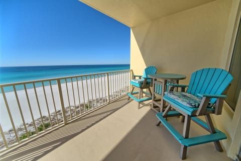 Oceanfront Paradise with Pool Access - 0606 condo Apartment in Lower Grand Lagoon