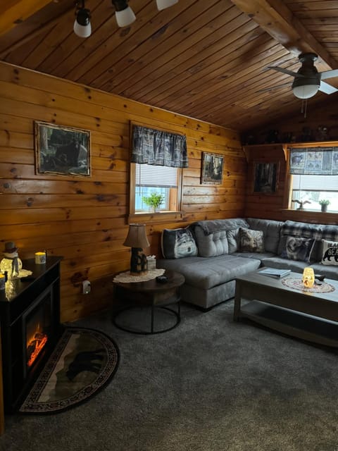 The Lazy Bear Cabin Casa in Long Lake