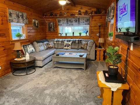 The Lazy Bear Cabin Maison in Long Lake