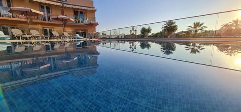 Day, Pool view, Swimming pool, sunbed