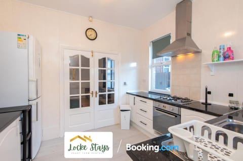 7 Bedroom House By Locke Stays Short Lets Serviced Accommodation Linthorpe Middlesbrough Free Parking House in Middlesbrough