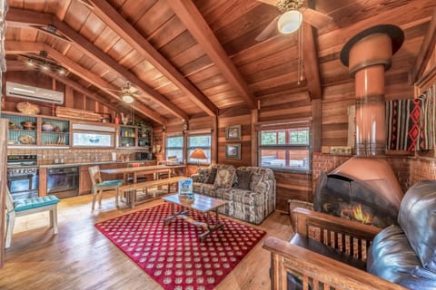 Deer Meadows & Wildflower: Cute, Centrally Located Ruidoso Cabin with Hot Tub! House in Ruidoso