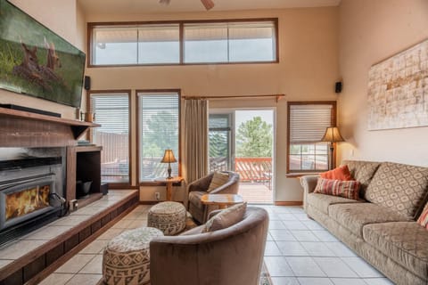 Grande View Condo: 3 Bedroom 2 Bathroom Townhome with a Game Room! House in Ruidoso