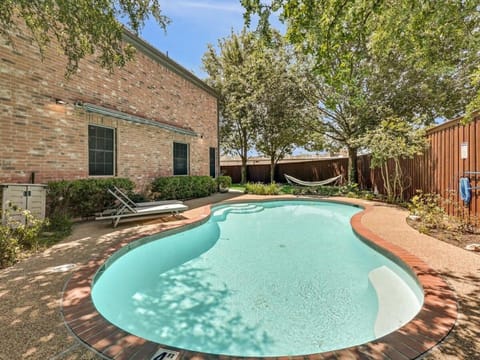 Gorgeous Mansion with Pool & Cinema Room Sleeps 16 House in Plano
