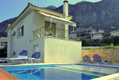 Property building, Activities, On site, Mountain view, Pool view, Swimming pool, Sunrise