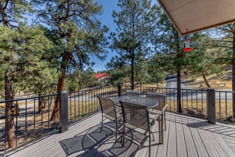 Lazy Bear and CubHouse: 5 Bedroom Beauty with Room for the Whole Crew!! House in Ruidoso
