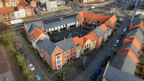 Modern home in the Hull Marina House in Hull