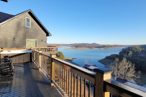 Highland View Cabin House in Douglas Lake