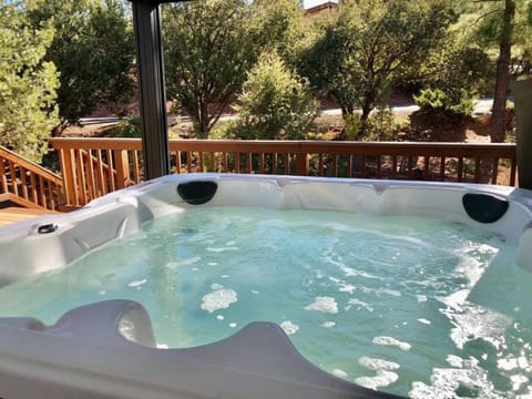 Uptown Cabin Home with Views HotTub near Trails House in Sedona