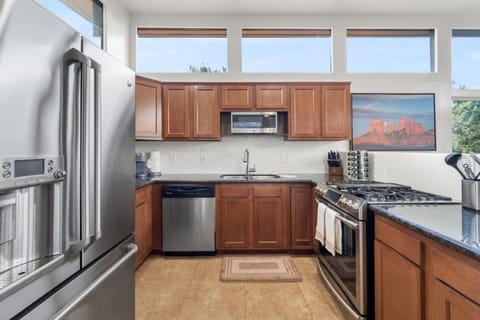 Luxury Uptown home with Epic Views and Hot Tub Maison in Sedona