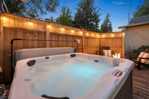 Stylish heart of Downtown Flagstaff Unit with HotTub House in Flagstaff