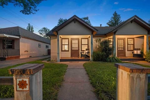 Stylish heart of Downtown Flagstaff Unit with HotTub House in Flagstaff