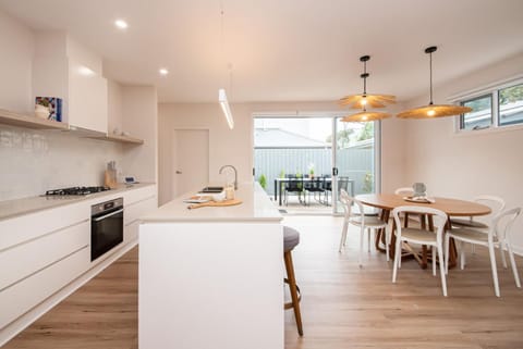 Dining area, kitchen