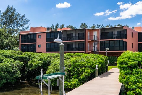 Coquina Moorings 202 Maison in Bradenton Beach