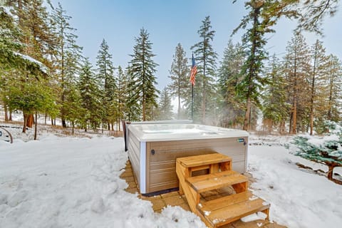 Kutsyy Cabin House in Kittitas County