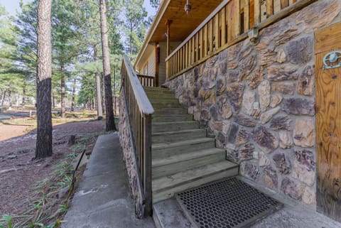 Pine Meadows Manor: 4 Bedrooms, 3 Bathrooms with Plenty of Room for the Whole Gang! House in Ruidoso