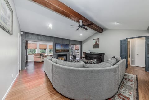 Salted Rim: 4 Bedrooms with a Hot Tub and Game Room House in Ruidoso